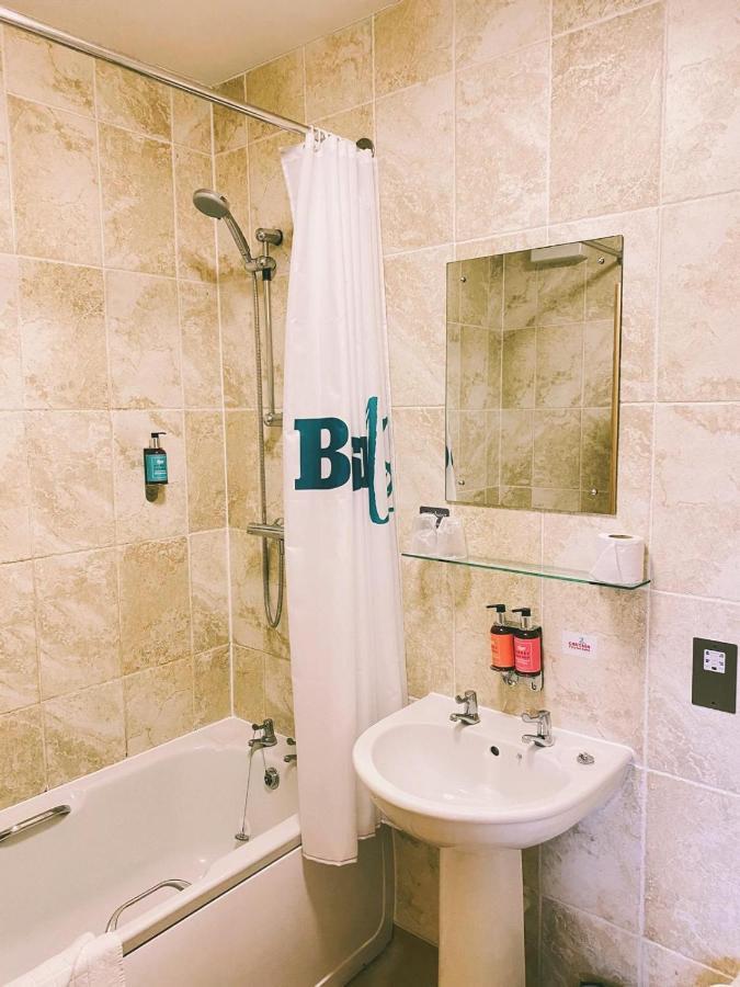 Boston West Hotel Екстериор снимка