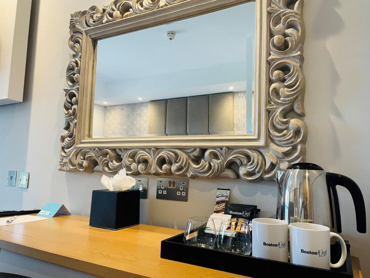Boston West Hotel Екстериор снимка