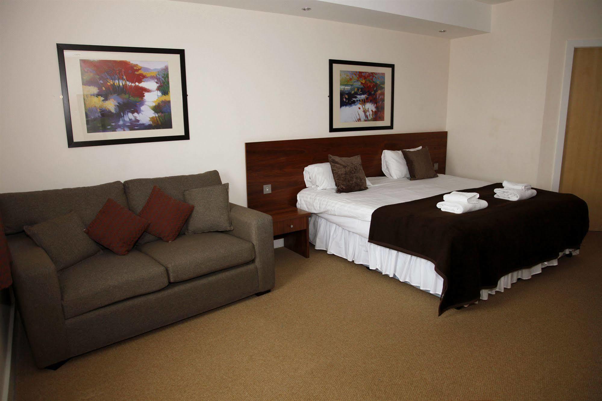 Boston West Hotel Екстериор снимка