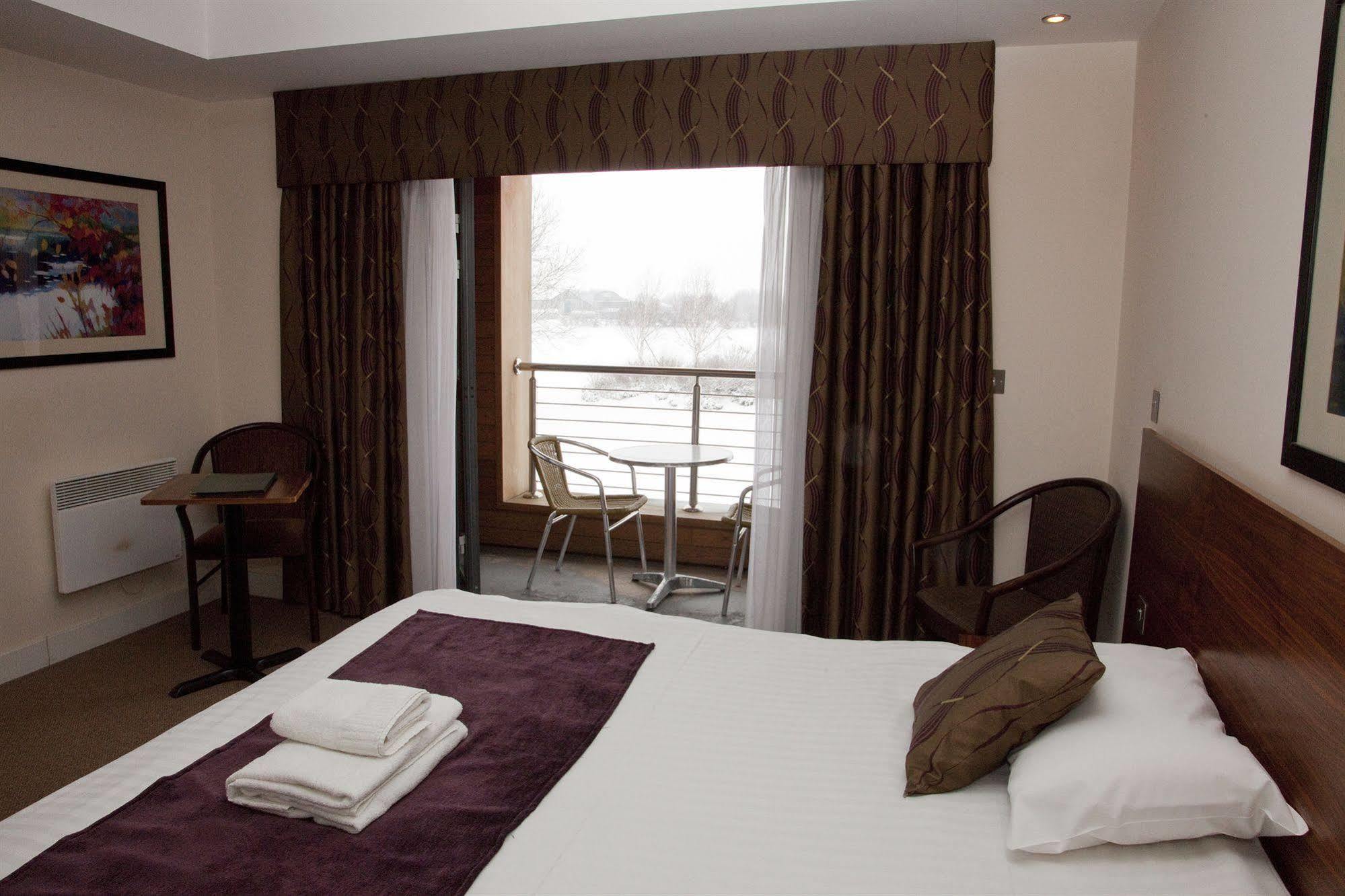 Boston West Hotel Екстериор снимка